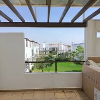 Terraza con pergolado y jacuzzi en Morelos